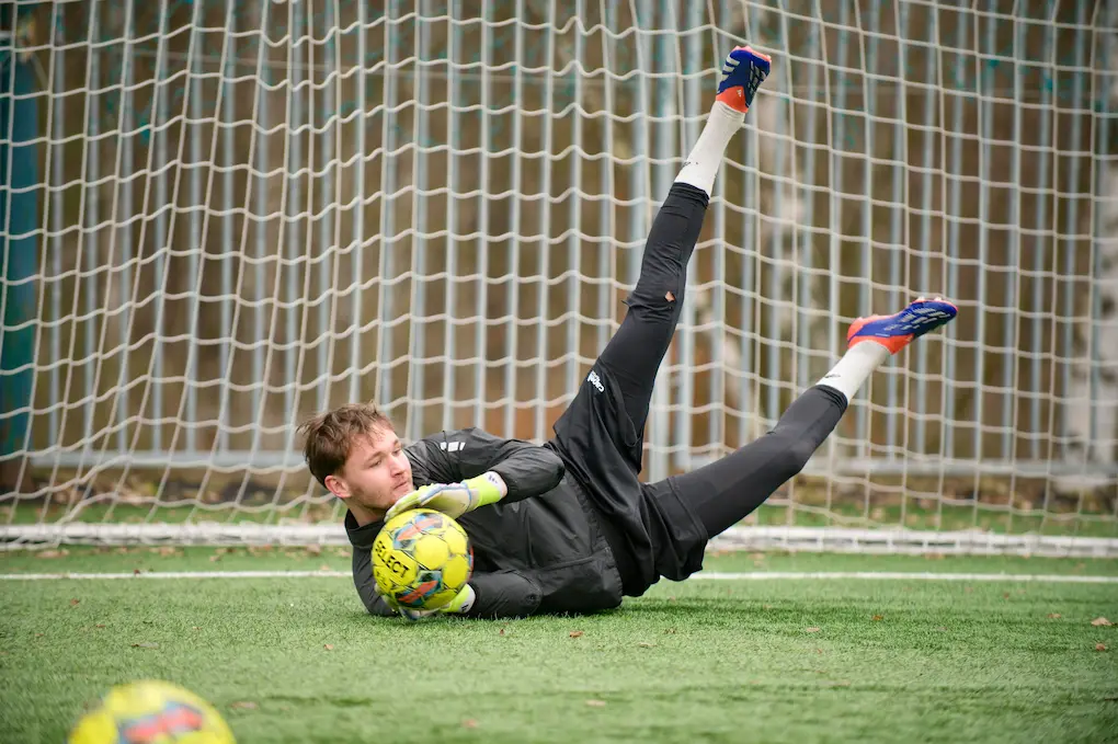 Brankář se rozchytává