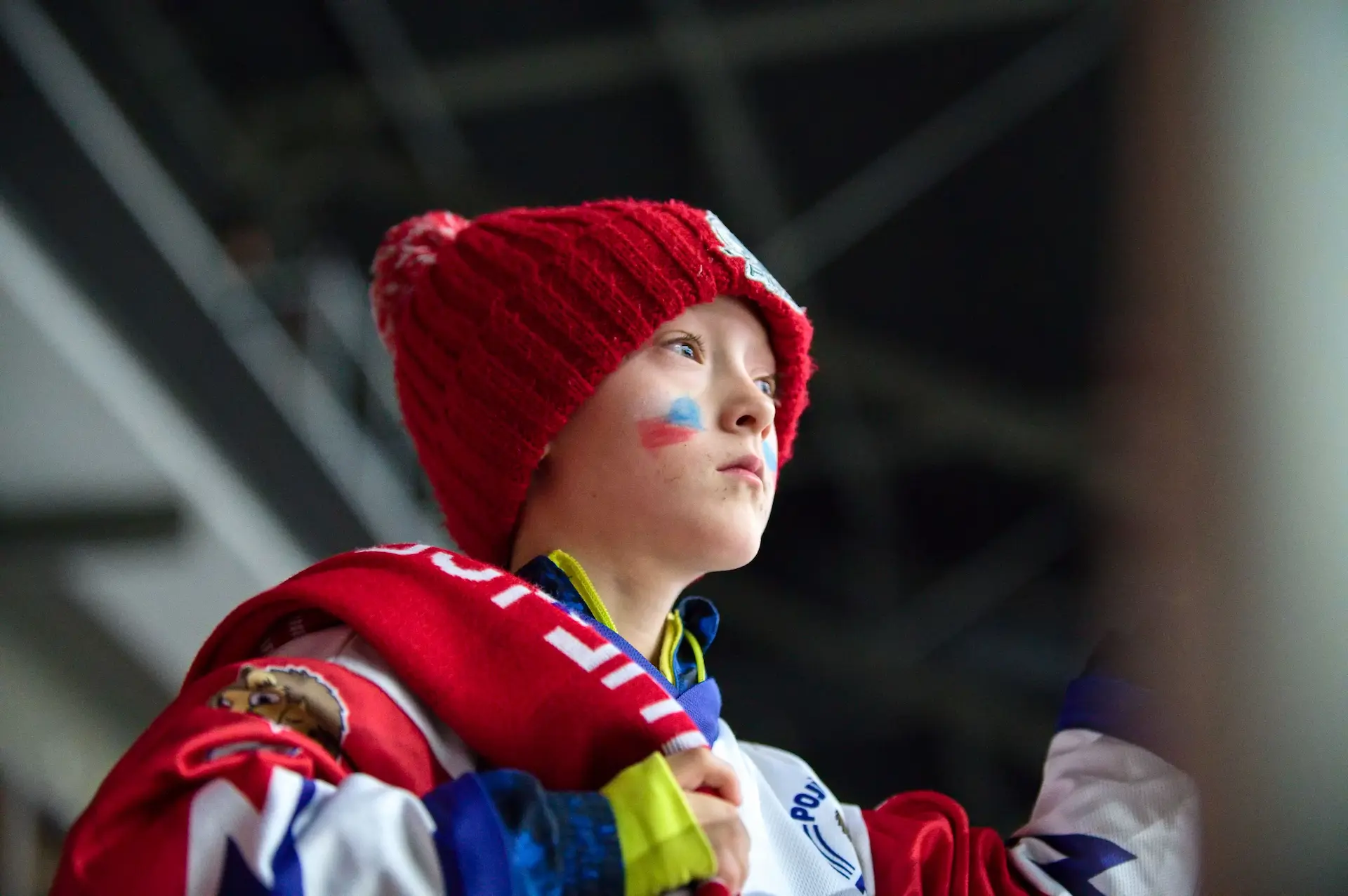 Fanoušek sleduje zápas